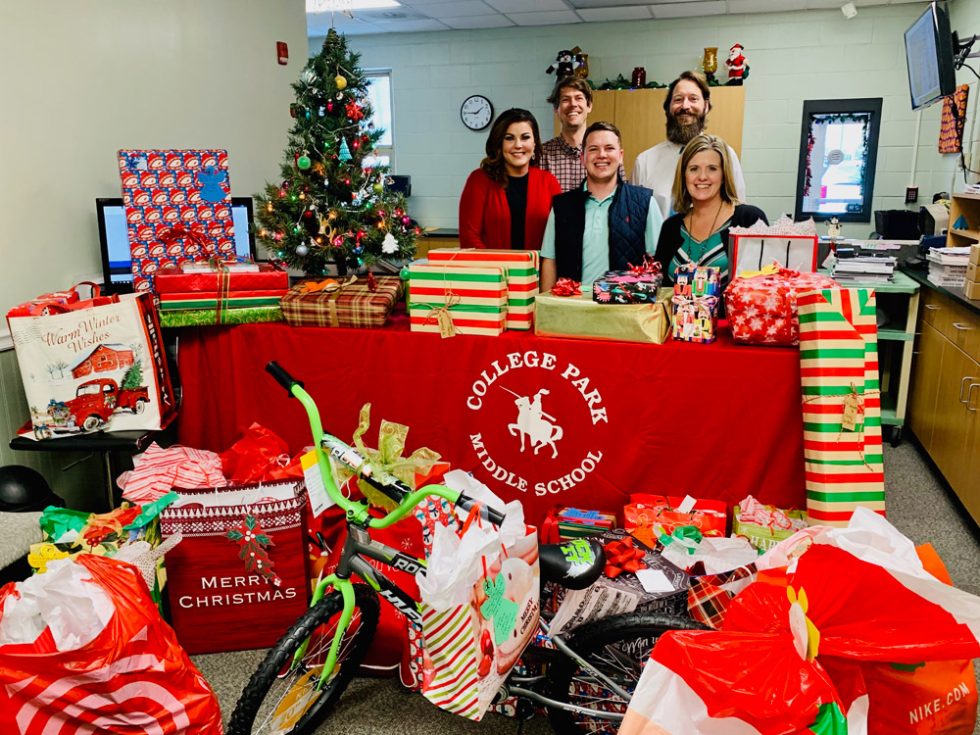 Carnes Crossroads Spreads Holiday Joy To Local Children in Need!